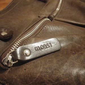 Brown leather handbag M0851